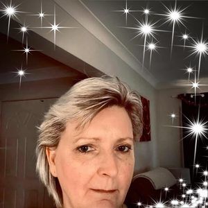 Meet your Posher, Leanne